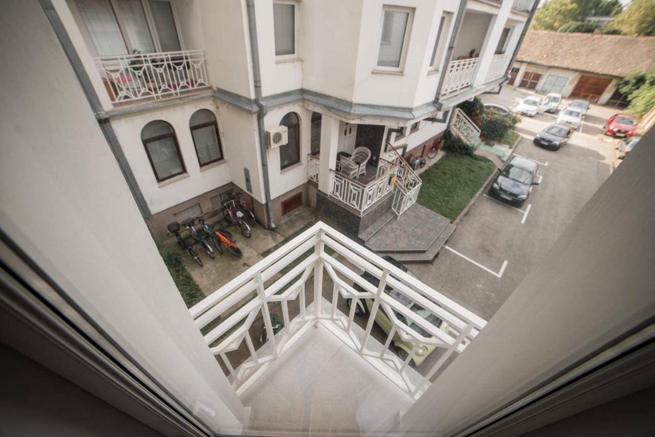 Royal Apartment Palánka Kültér fotó